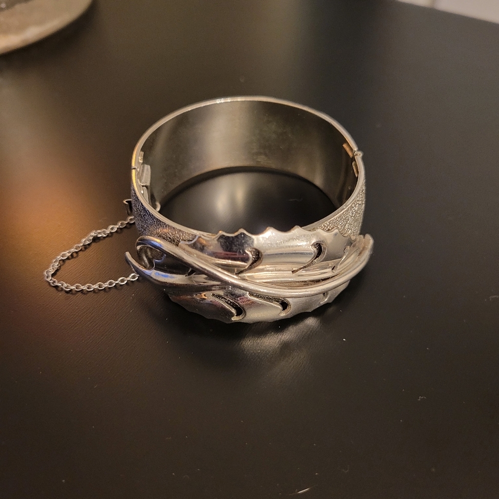 Elegant Silver Bracelet with Chain